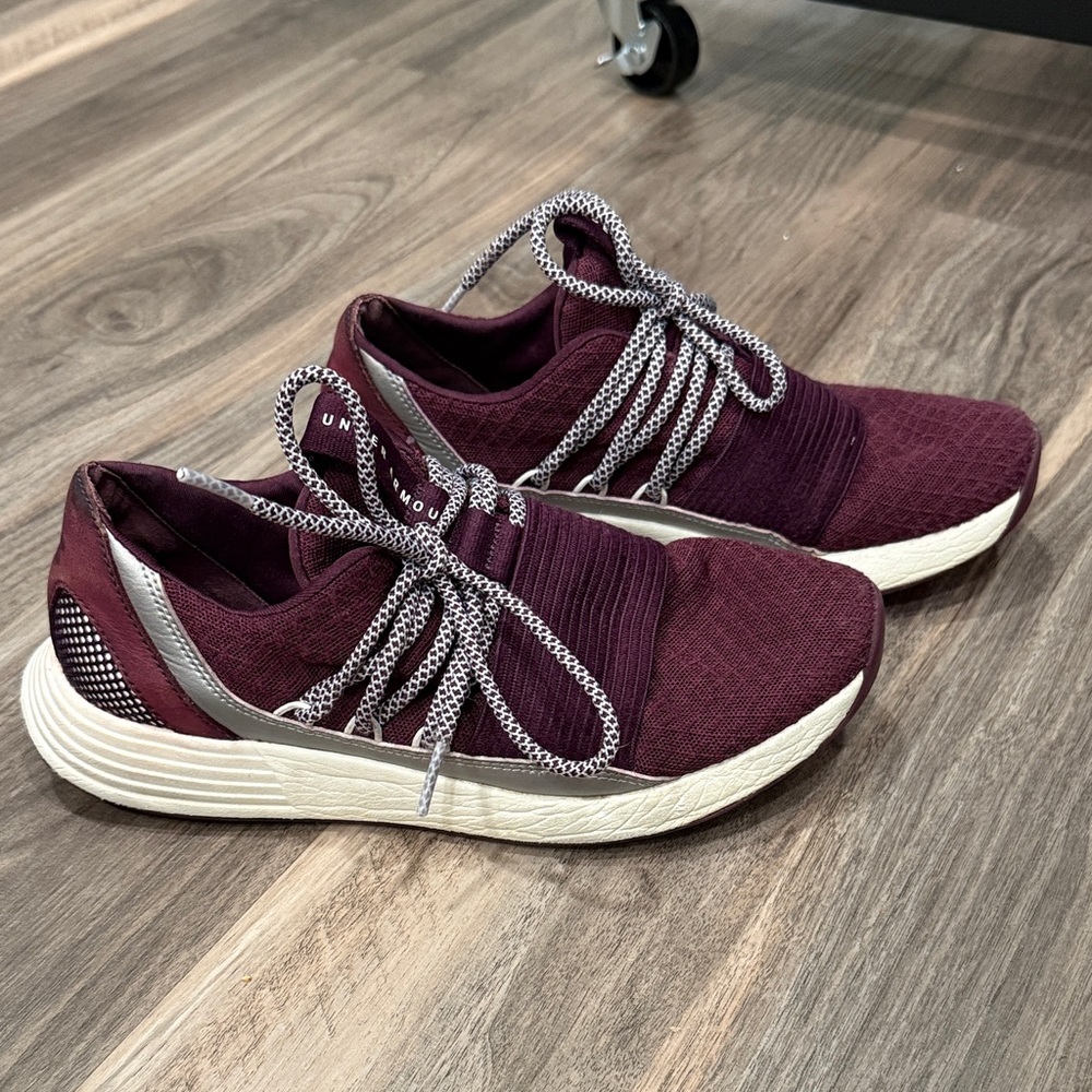 🔴 $15 SALE - Under Armour Women's Burgundy and Silver Sneakers